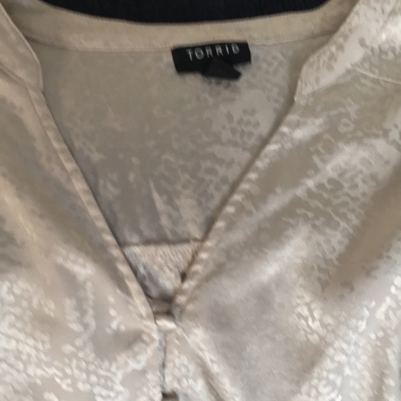 NWOT Torrid blouse 2 x - Picture 2 of 4